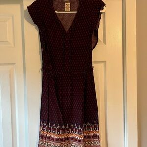 Faded Glory Maroon and Red Patterned Knee Length Dress with Ruffled Sleeve